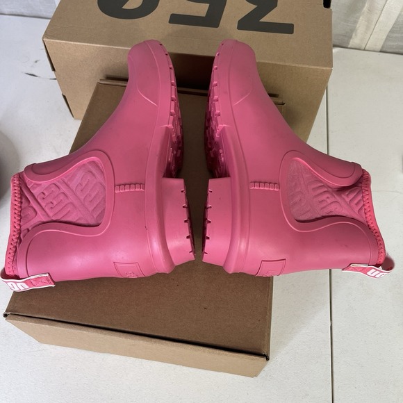UGG Chevonne Chelsea Boots Women Size 7 Booties Pink Waterproof EUC! - Picture 6 of 9